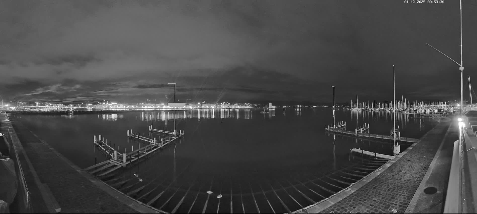 Lake Geneva & (Lac Leman) Coast & Geneve City Les Corsaires Live Cam - Eaux -Vives, Genève, Geneva, Switzerland