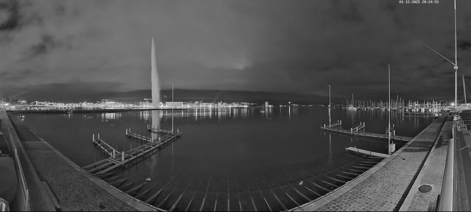 Lake Geneva & (Lac Leman) Coast & Geneve City Les Corsaires Live Cam - Eaux -Vives, Genève, Geneva, Switzerland