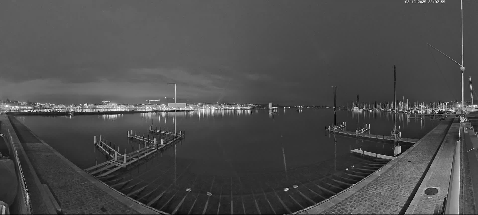 Lake Geneva & (Lac Leman) Coast & Geneve City Les Corsaires Live Cam - Eaux -Vives, Genève, Geneva, Switzerland