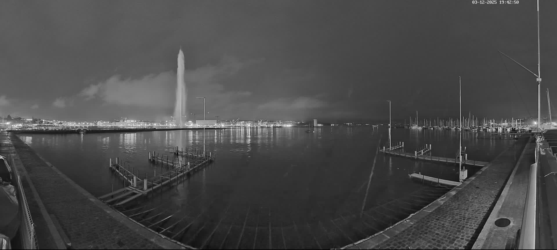 Lake Geneva & (Lac Leman) Coast & Geneve City Les Corsaires Live Cam - Eaux -Vives, Genève, Geneva, Switzerland