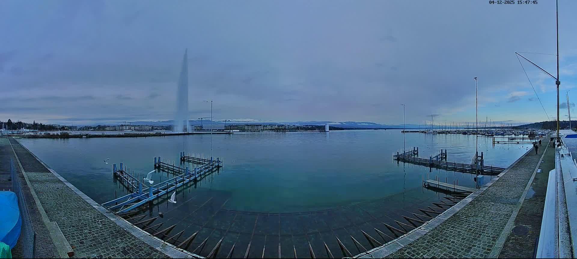 Lake Geneva & (Lac Leman) Coast & Geneve City Les Corsaires Live Cam - Eaux -Vives, Genève, Geneva, Switzerland