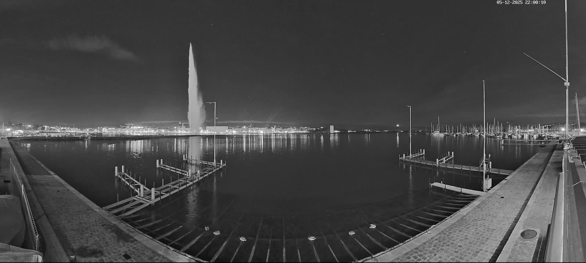 Lake Geneva & (Lac Leman) Coast & Geneve City Les Corsaires Live Cam - Eaux -Vives, Genève, Geneva, Switzerland