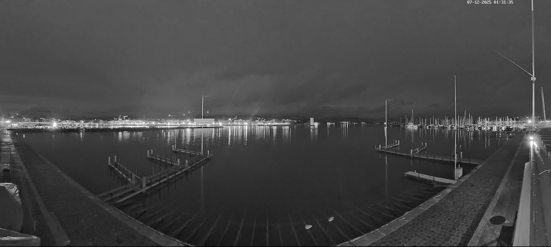 Lake Geneva & (Lac Leman) Coast & Geneve City Les Corsaires Live Cam - Eaux -Vives, Genève, Geneva, Switzerland