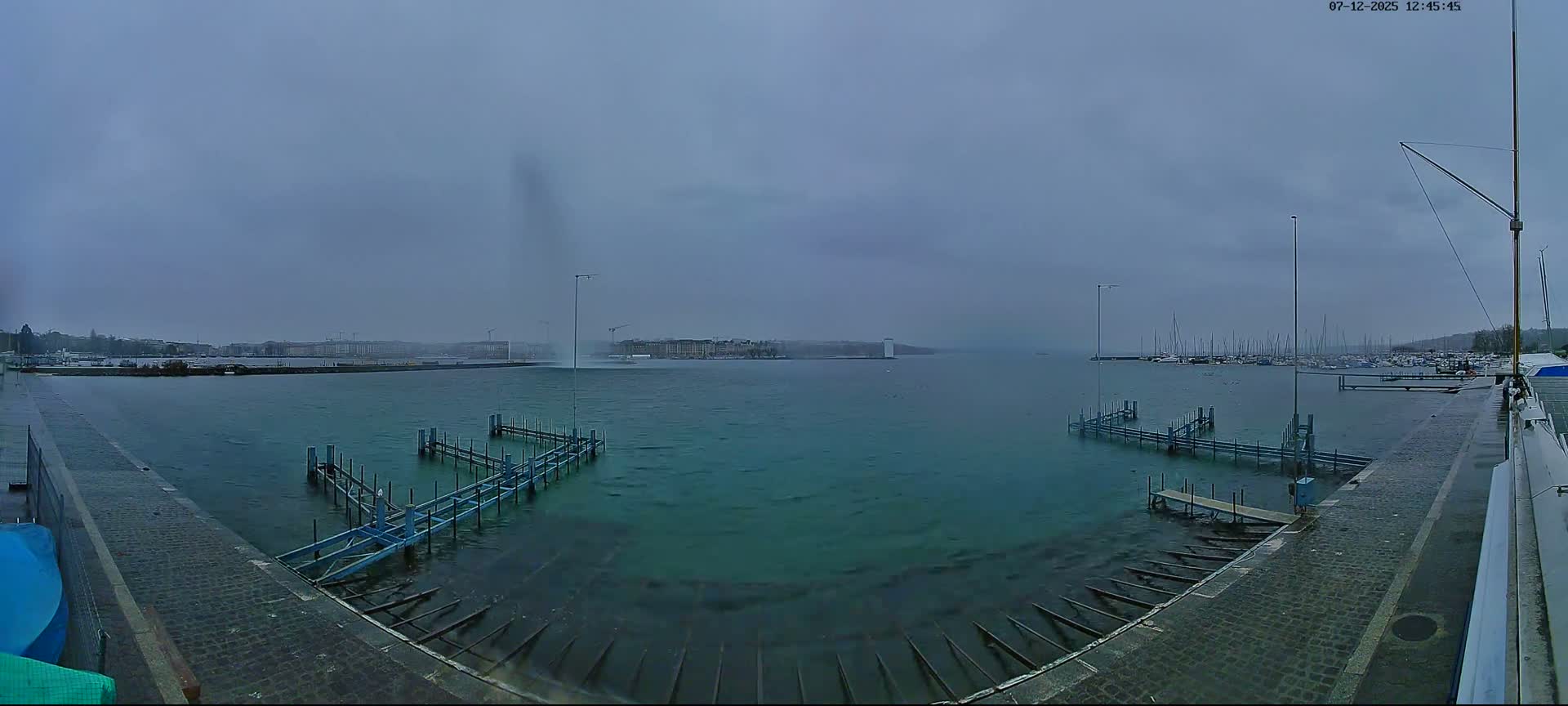 Lake Geneva & (Lac Leman) Coast & Geneve City Les Corsaires Live Cam - Eaux -Vives, Genève, Geneva, Switzerland