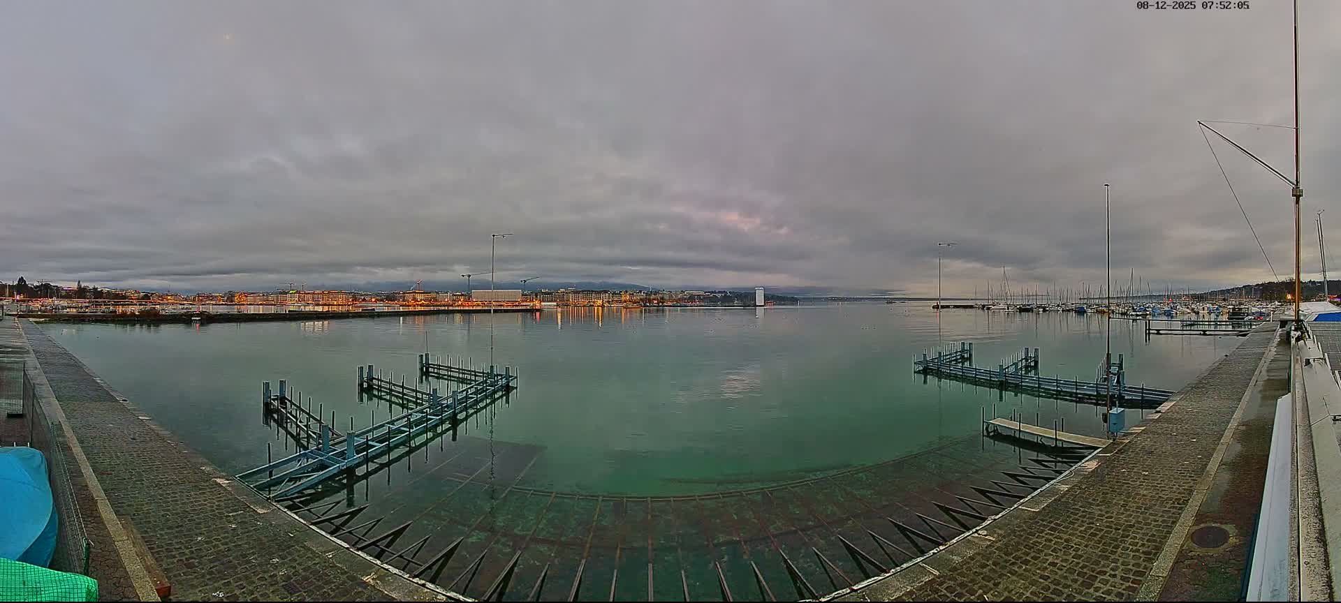 Lake Geneva & (Lac Leman) Coast & Geneve City Les Corsaires Live Cam - Eaux -Vives, Genève, Geneva, Switzerland