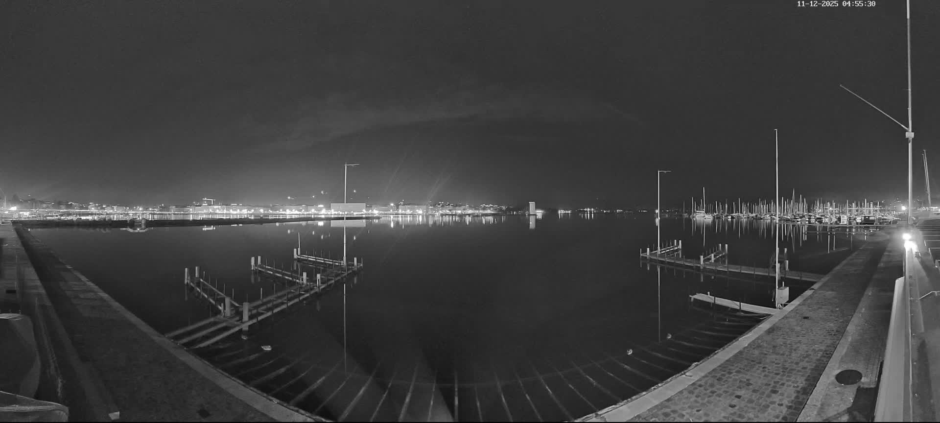 Lake Geneva & (Lac Leman) Coast & Geneve City Les Corsaires Live Cam - Eaux -Vives, Genève, Geneva, Switzerland