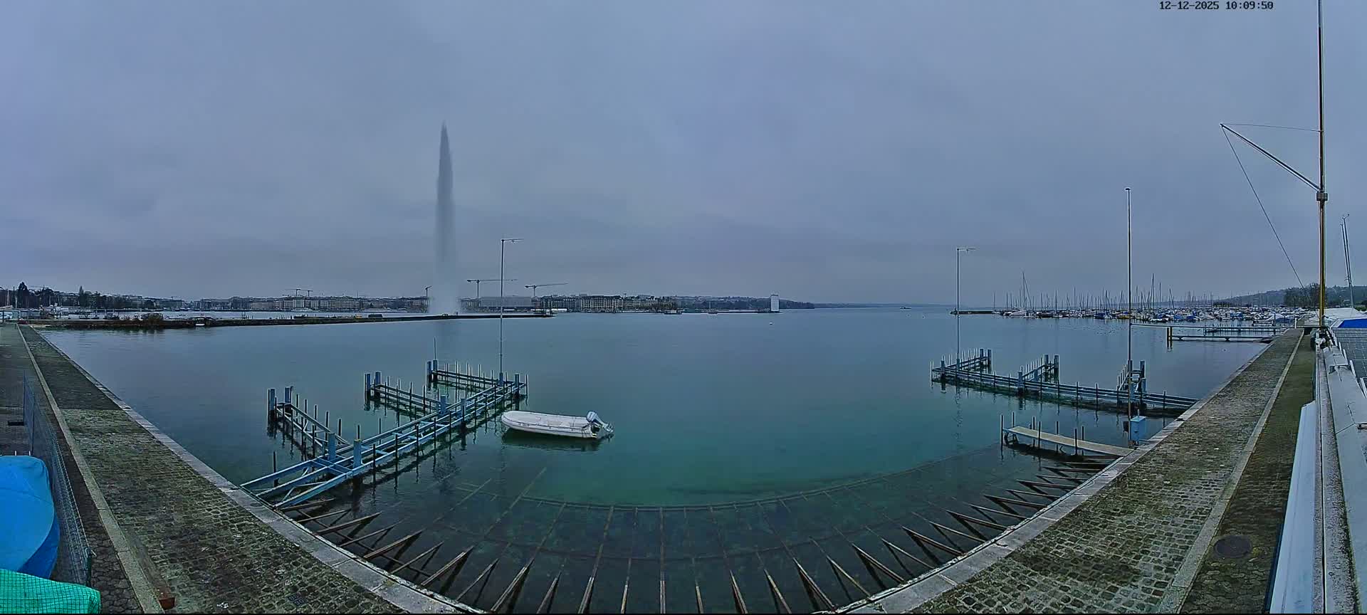 Lake Geneva & (Lac Leman) Coast & Geneve City Les Corsaires Live Cam - Eaux -Vives, Genève, Geneva, Switzerland