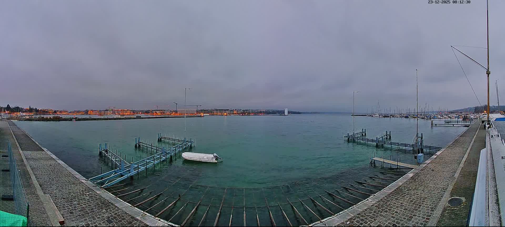 Lake Geneva & (Lac Leman) Coast & Geneve City Les Corsaires Live Cam - Eaux -Vives, Genève, Geneva, Switzerland