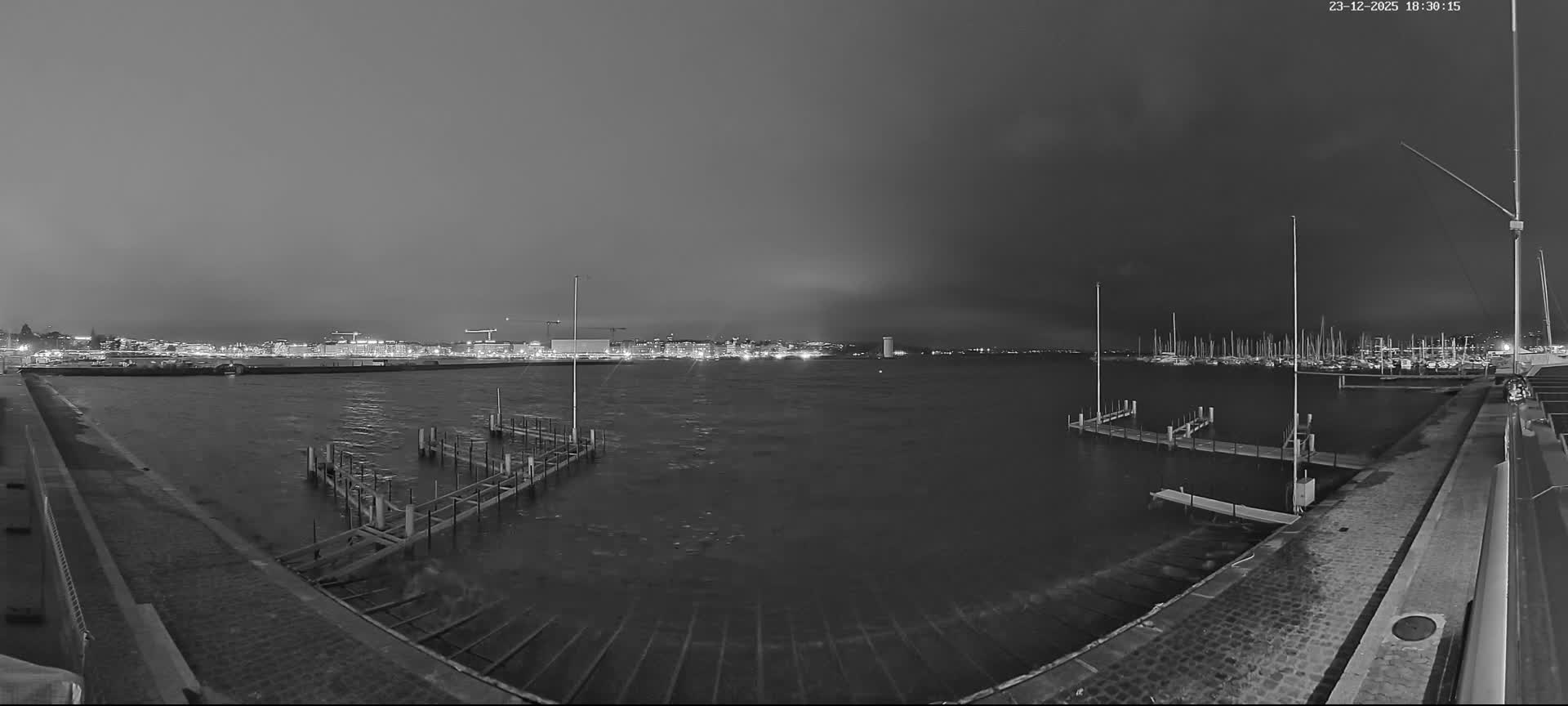 Lake Geneva & (Lac Leman) Coast & Geneve City Les Corsaires Live Cam - Eaux -Vives, Genève, Geneva, Switzerland