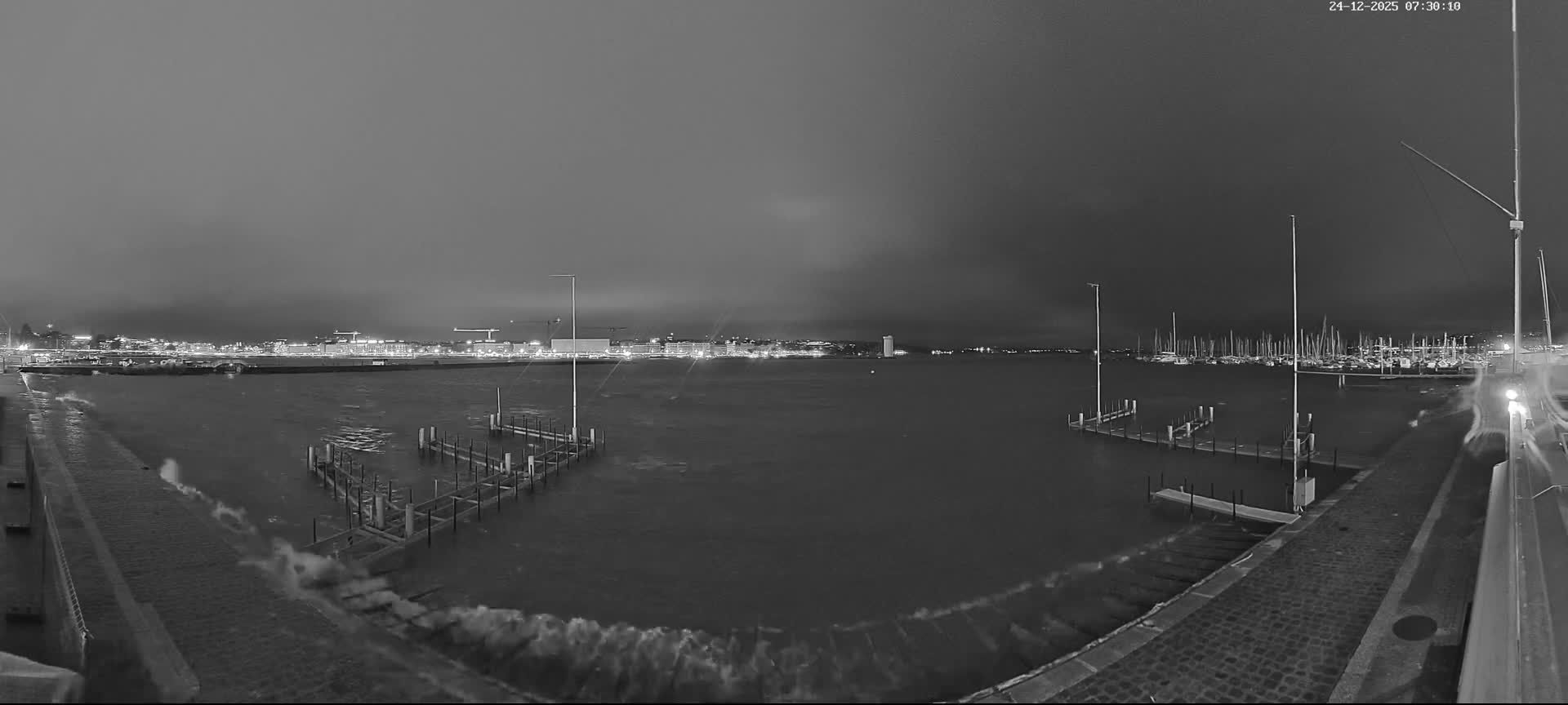 Lake Geneva & (Lac Leman) Coast & Geneve City Les Corsaires Live Cam - Eaux -Vives, Genève, Geneva, Switzerland