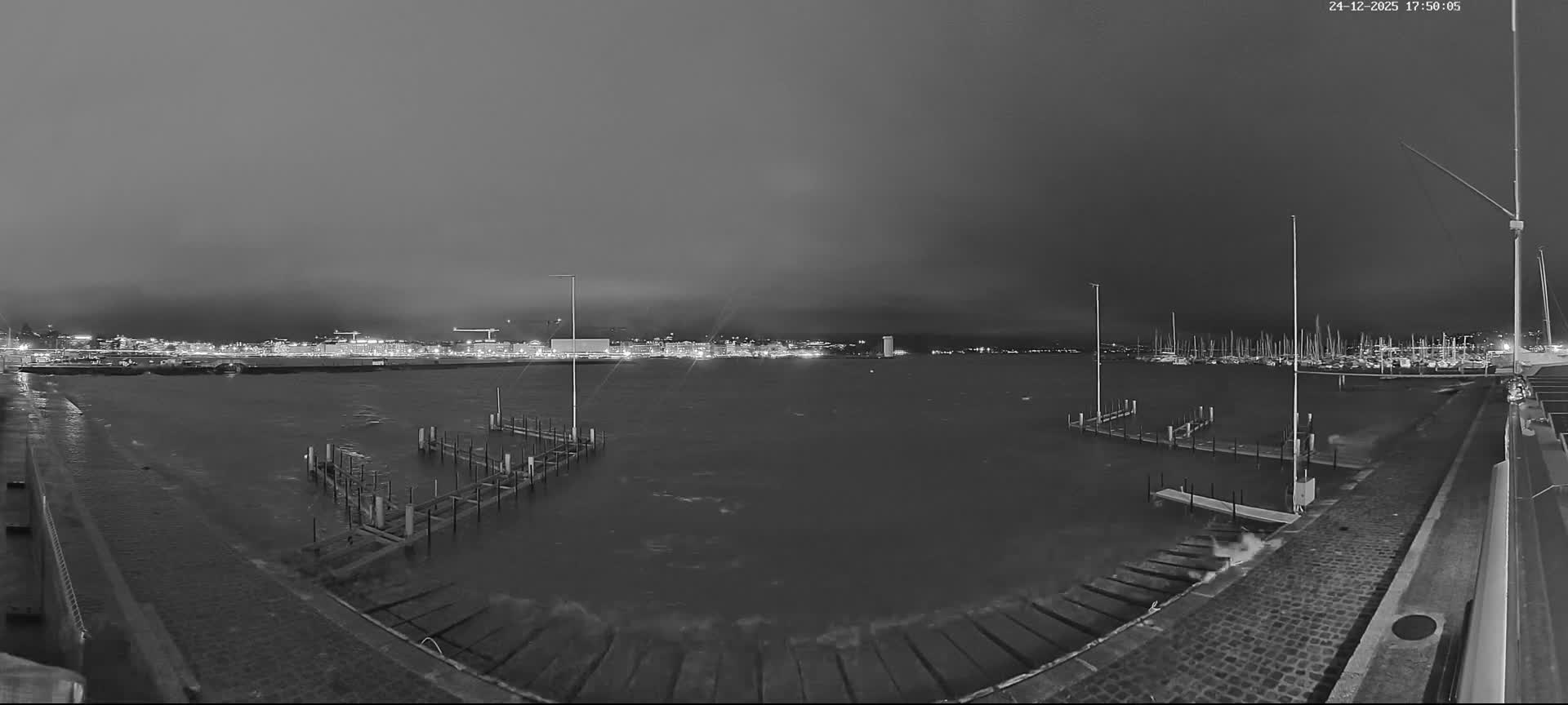 Lake Geneva & (Lac Leman) Coast & Geneve City Les Corsaires Live Cam - Eaux -Vives, Genève, Geneva, Switzerland