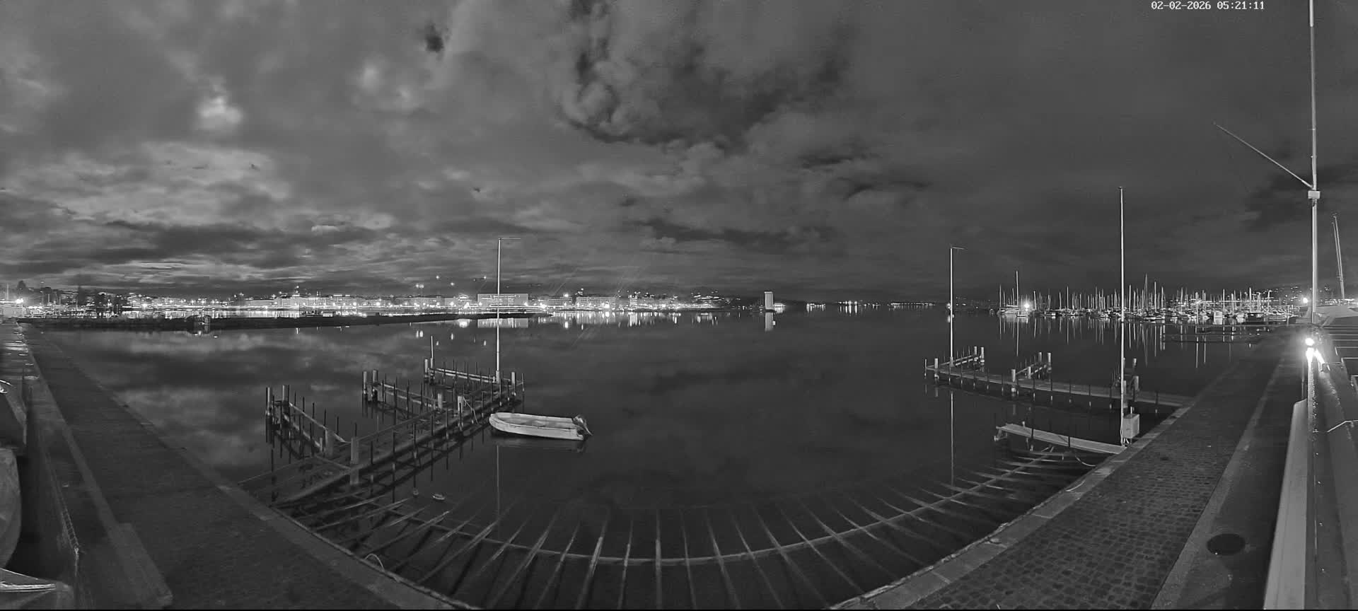 Lake Geneva & (Lac Leman) Coast & Geneve City Les Corsaires Live Cam - Eaux -Vives, Genève, Geneva, Switzerland