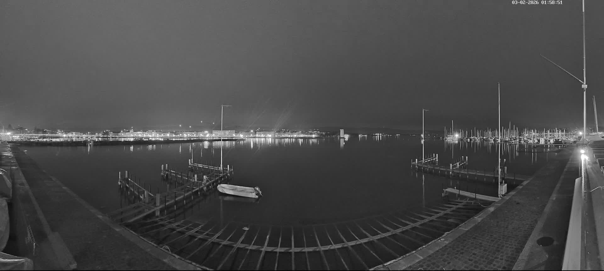 Lake Geneva & (Lac Leman) Coast & Geneve City Les Corsaires Live Cam - Eaux -Vives, Genève, Geneva, Switzerland