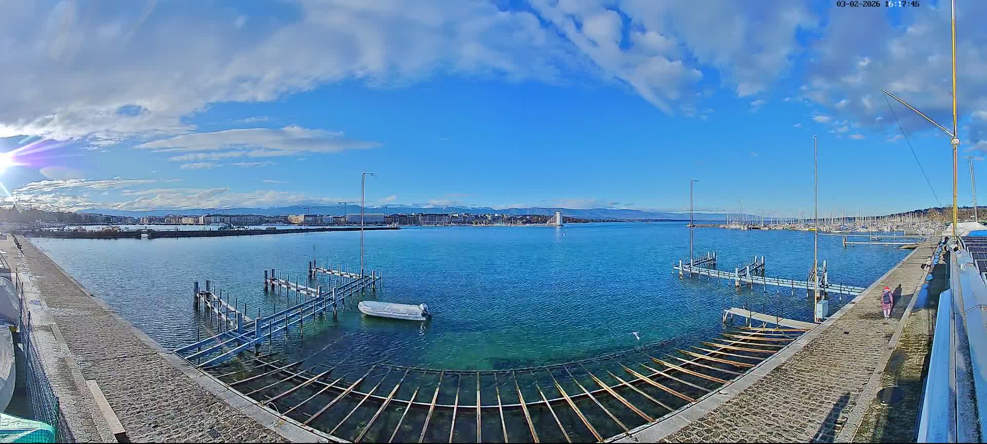 Lake Geneva & (Lac Leman) Coast & Geneve City Les Corsaires Live Cam - Eaux -Vives, Genève, Geneva, Switzerland