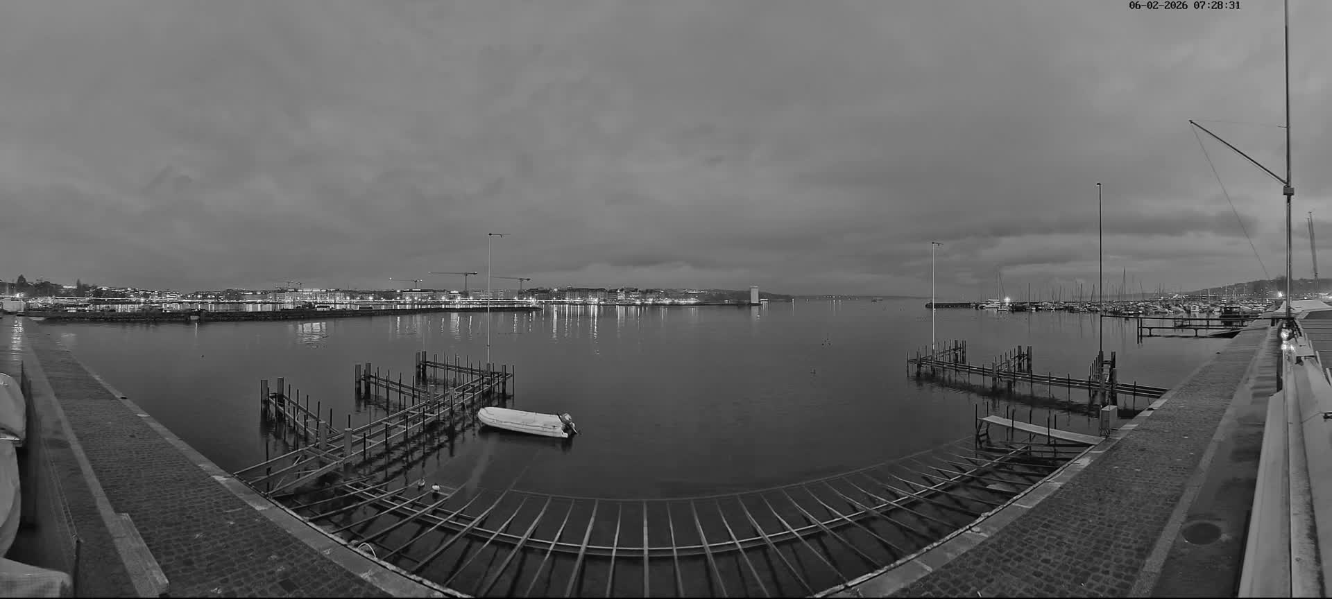 Lake Geneva & (Lac Leman) Coast & Geneve City Les Corsaires Live Cam - Eaux -Vives, Genève, Geneva, Switzerland