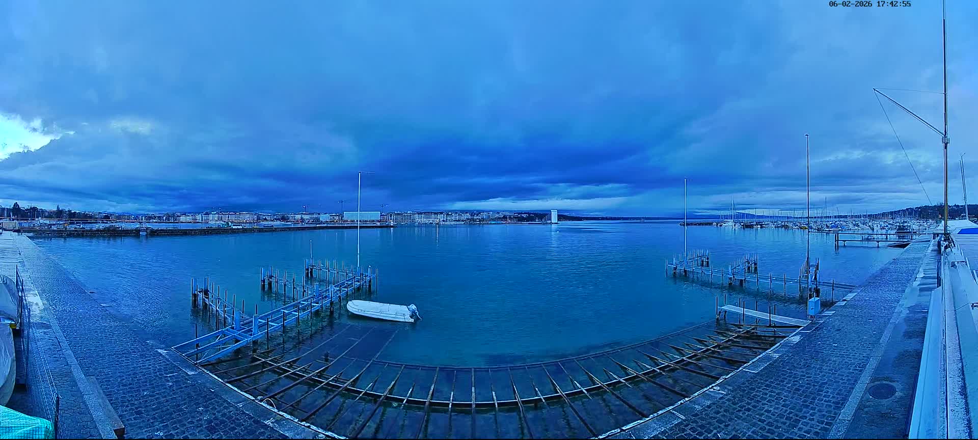 Lake Geneva & (Lac Leman) Coast & Geneve City Les Corsaires Live Cam - Eaux -Vives, Genève, Geneva, Switzerland