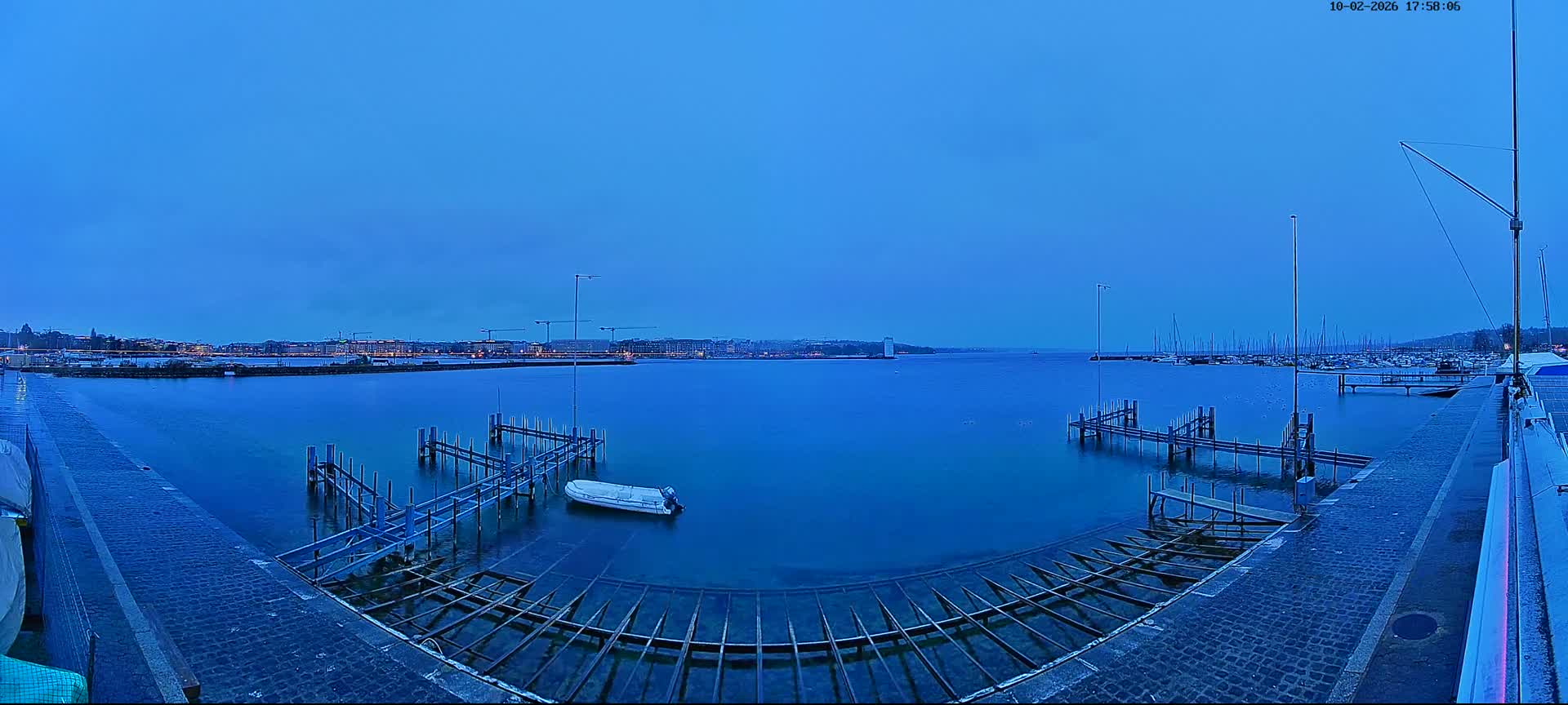 Lake Geneva & (Lac Leman) Coast & Geneve City Les Corsaires Live Cam - Eaux -Vives, Genève, Geneva, Switzerland