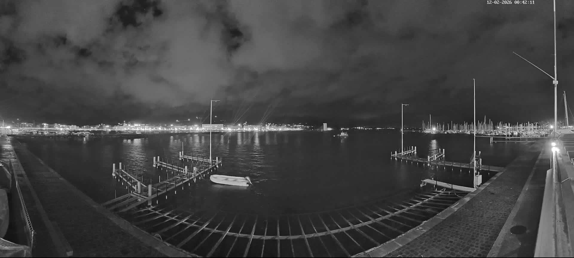 Lake Geneva & (Lac Leman) Coast & Geneve City Les Corsaires Live Cam - Eaux -Vives, Genève, Geneva, Switzerland
