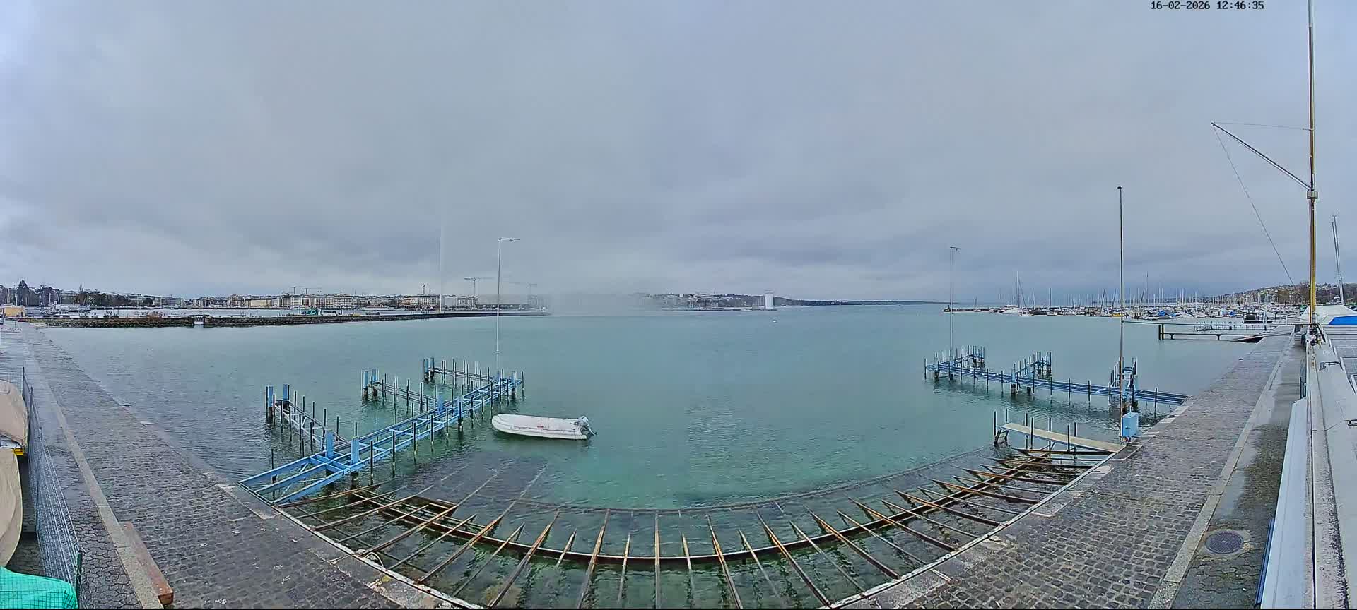 Lake Geneva & (Lac Leman) Coast & Geneve City Les Corsaires Live Cam - Eaux -Vives, Genève, Geneva, Switzerland