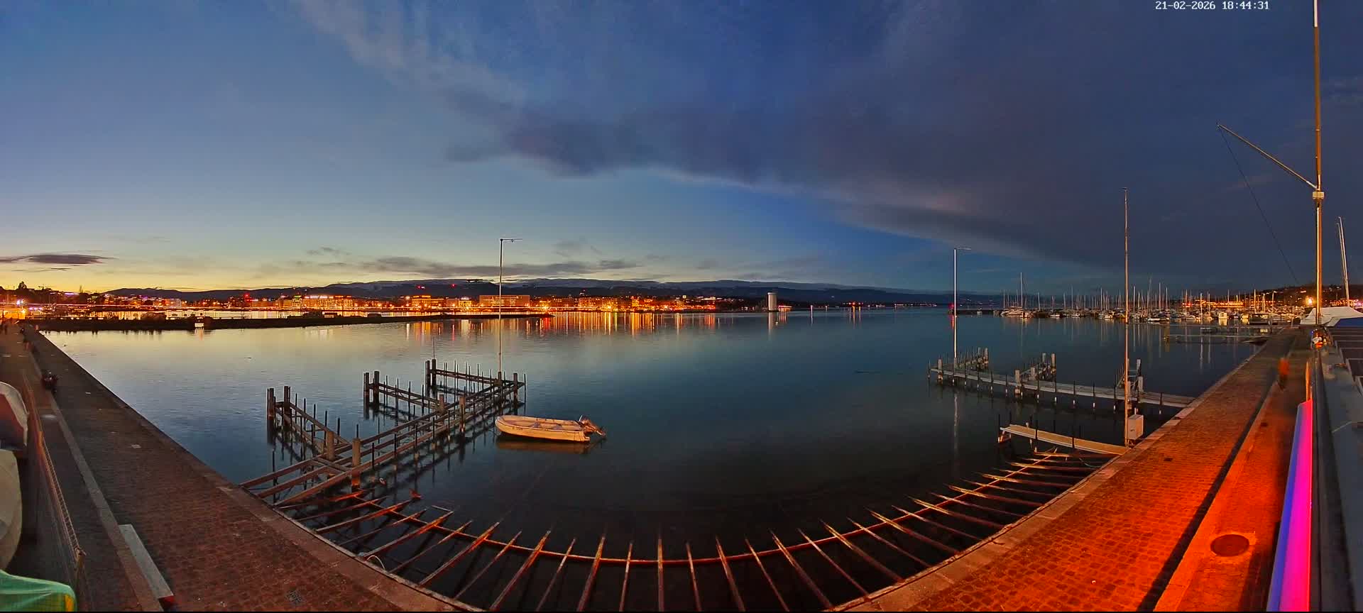 Lake Geneva & (Lac Leman) Coast & Geneve City Les Corsaires Live Cam - Eaux -Vives, Genève, Geneva, Switzerland