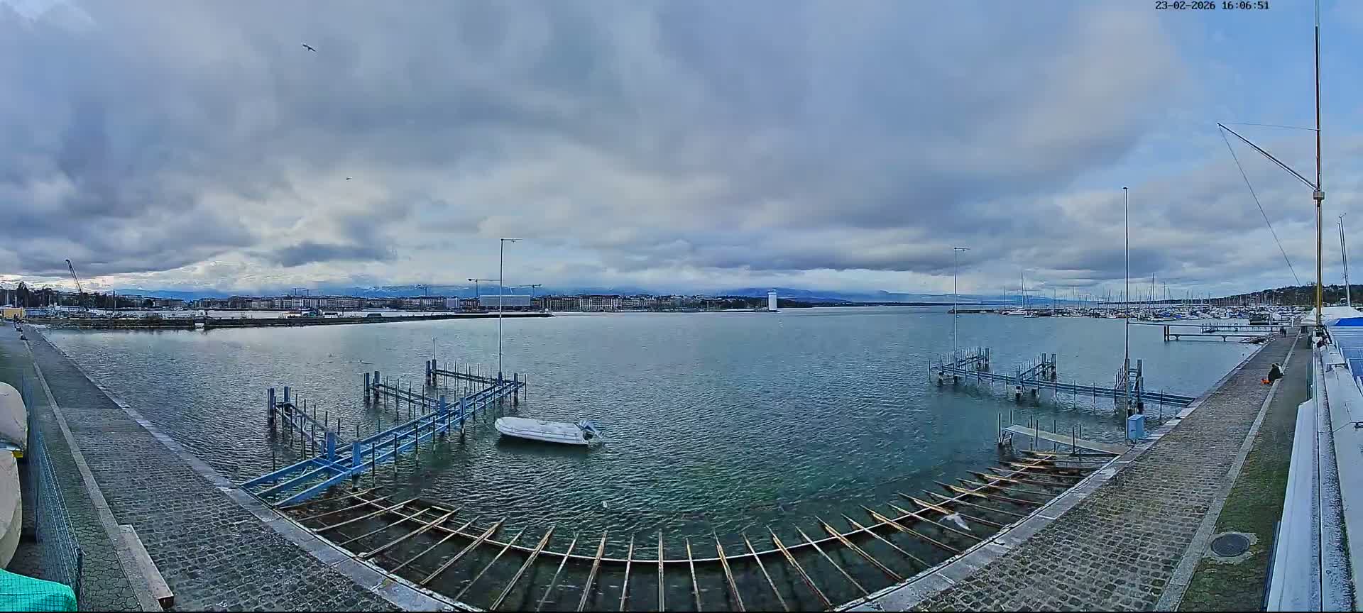 Lake Geneva & (Lac Leman) Coast & Geneve City Les Corsaires Live Cam - Eaux -Vives, Genève, Geneva, Switzerland