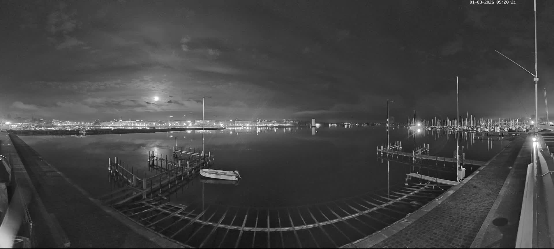 Lake Geneva & (Lac Leman) Coast & Geneve City Les Corsaires Live Cam - Eaux -Vives, Genève, Geneva, Switzerland