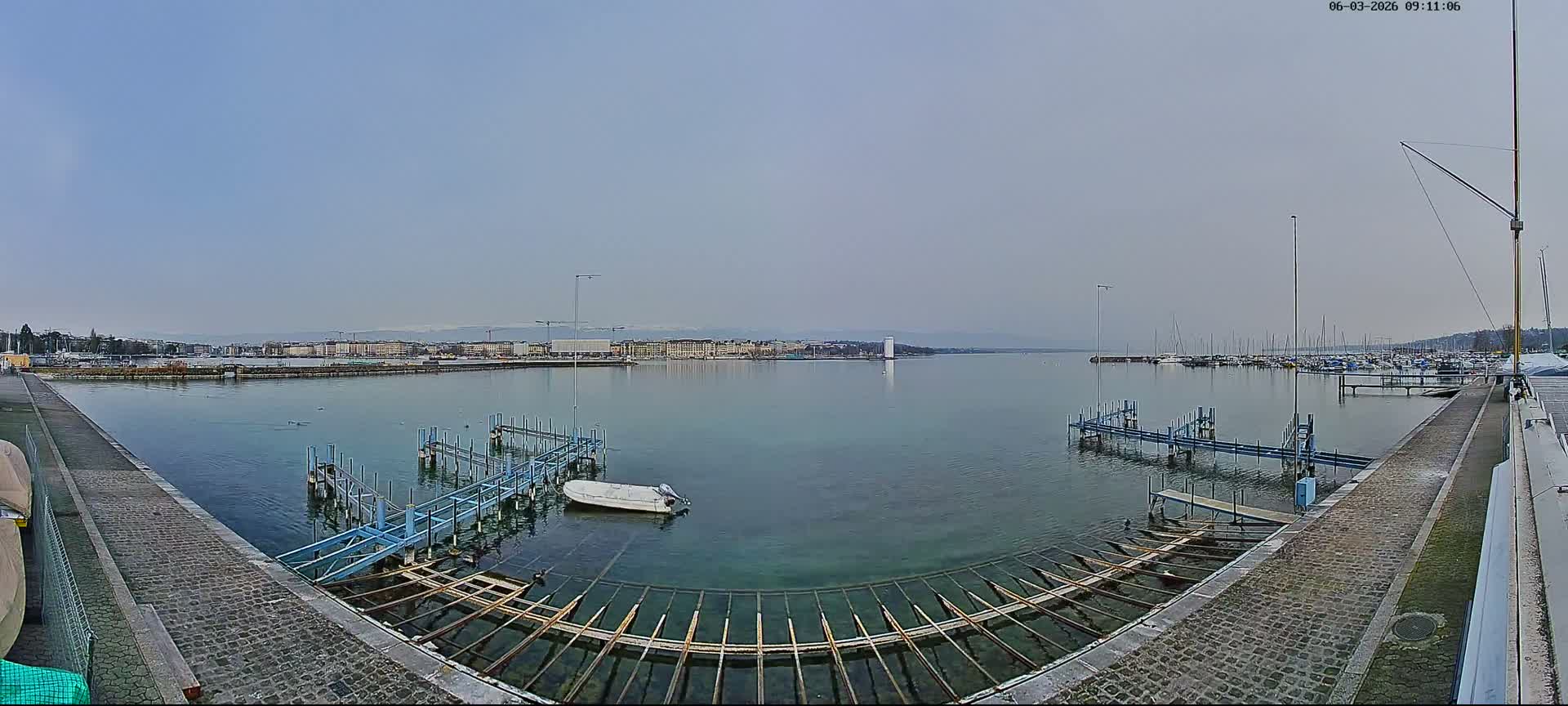 Lake Geneva & (Lac Leman) Coast & Geneve City Les Corsaires Live Cam - Eaux -Vives, Genève, Geneva, Switzerland
