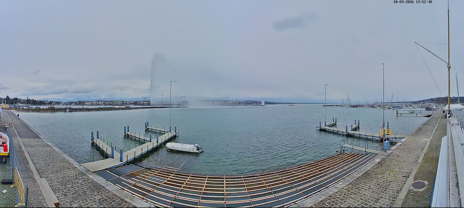 Lake Geneva & (Lac Leman) Coast & Geneve City Les Corsaires Live Cam - Eaux -Vives, Genève, Geneva, Switzerland