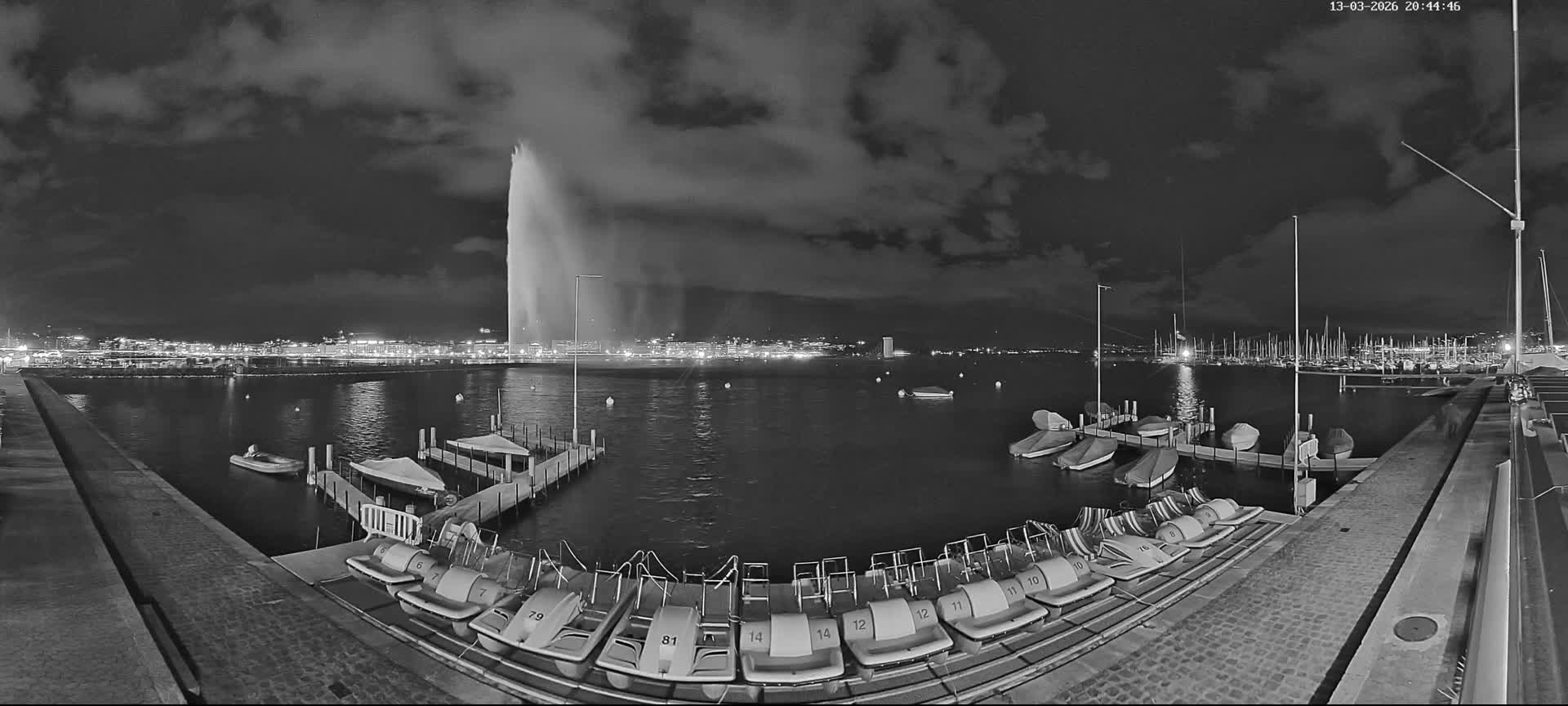 Lake Geneva & (Lac Leman) Coast & Geneve City Les Corsaires Live Cam - Eaux -Vives, Genève, Geneva, Switzerland
