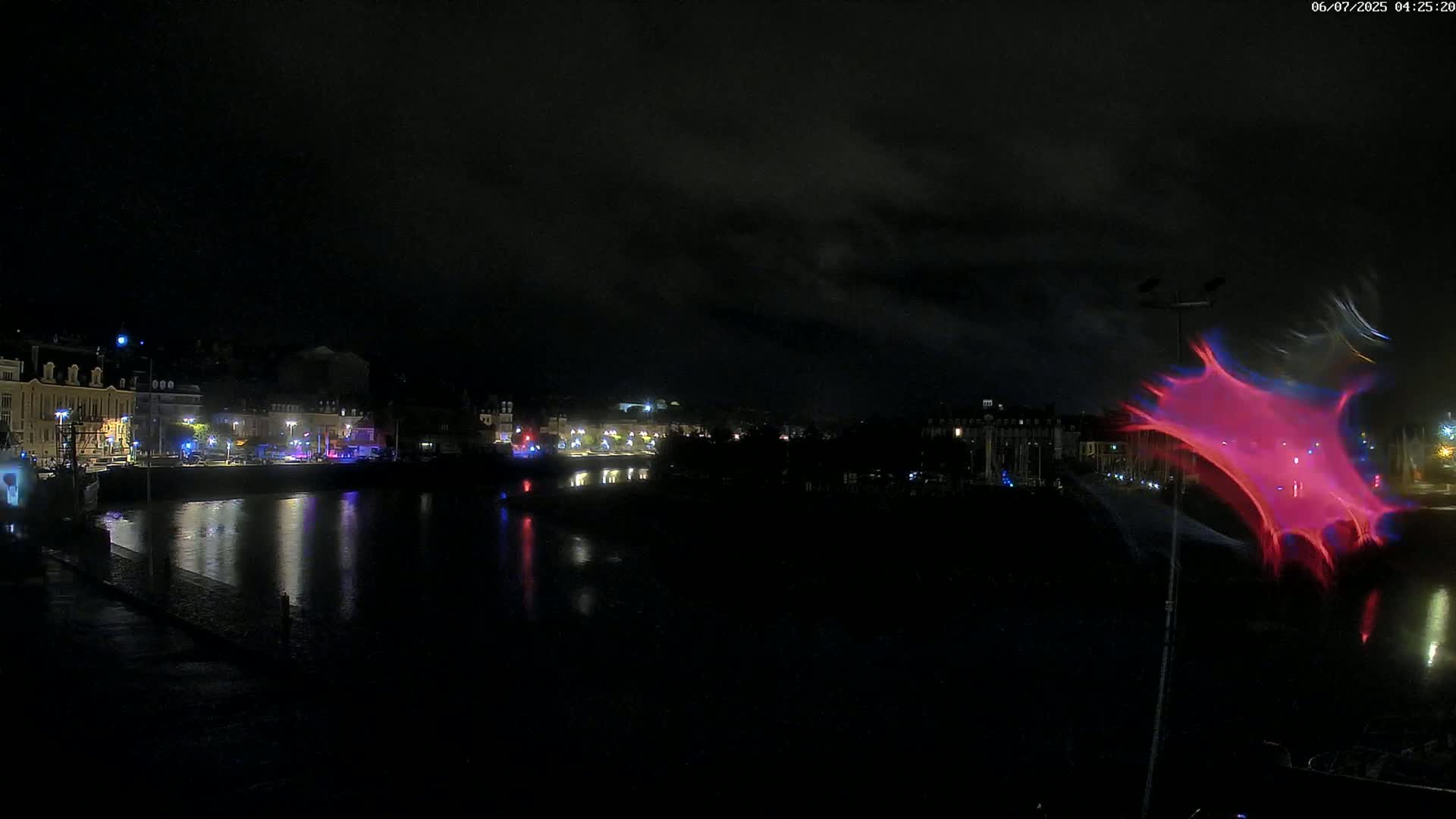 Trouville-Sur-Mer Comune Residence du Port & Coast Live Cam - Lisieux, Calvados, Normandie, France
