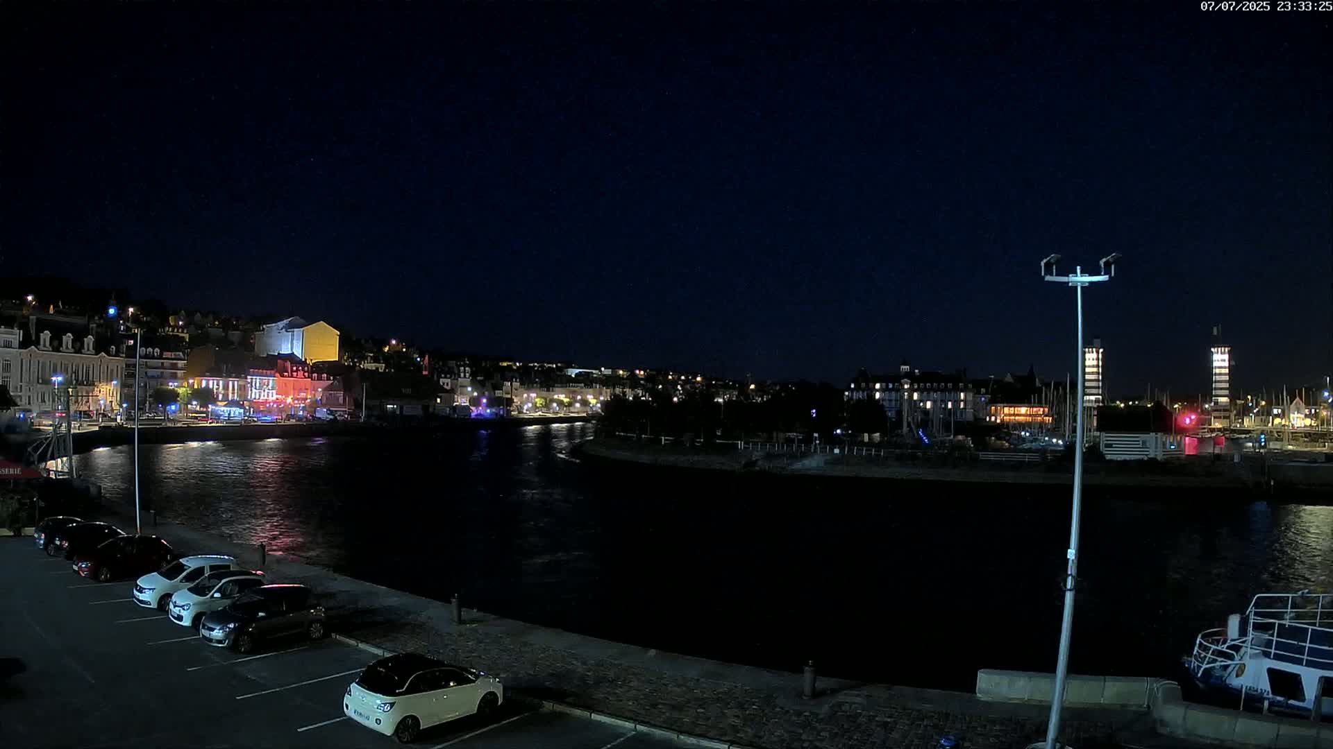 Trouville-Sur-Mer Comune Residence du Port & Coast Live Cam - Lisieux, Calvados, Normandie, France