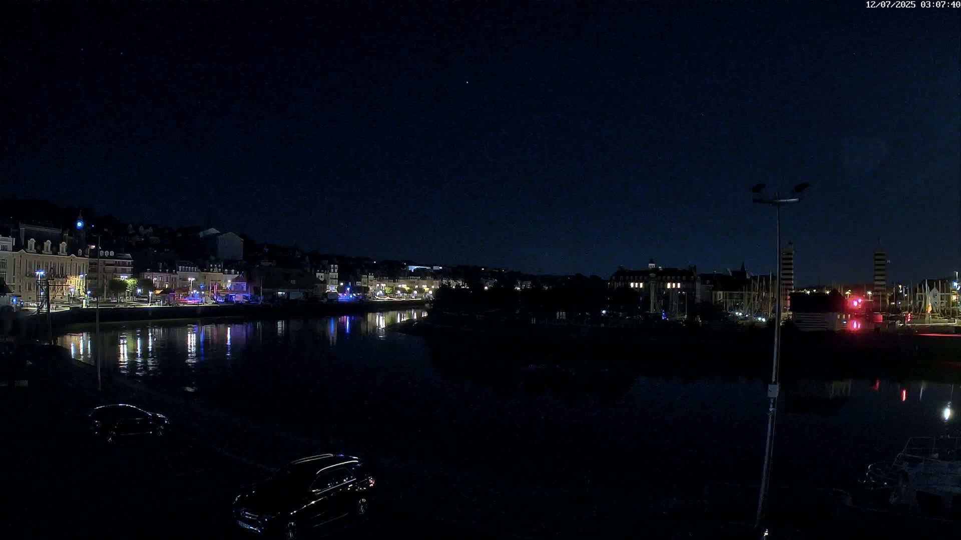 Trouville-Sur-Mer Comune Residence du Port & Coast Live Cam - Lisieux, Calvados, Normandie, France