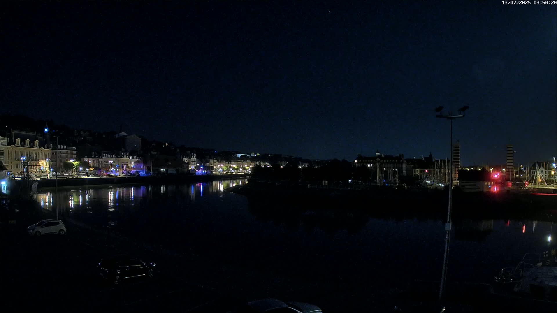 Trouville-Sur-Mer Comune Residence du Port & Coast Live Cam - Lisieux, Calvados, Normandie, France