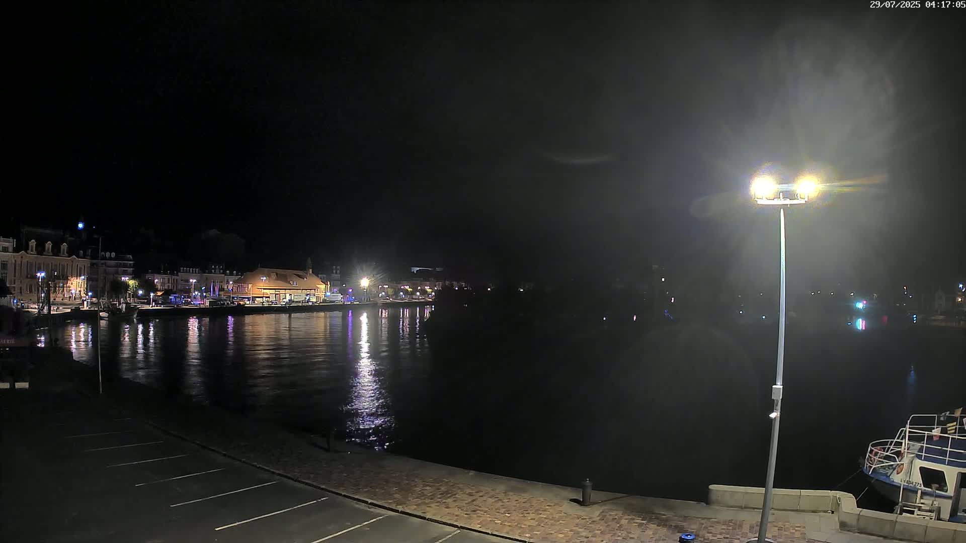 Trouville-Sur-Mer Comune Residence du Port & Coast Live Cam - Lisieux, Calvados, Normandie, France