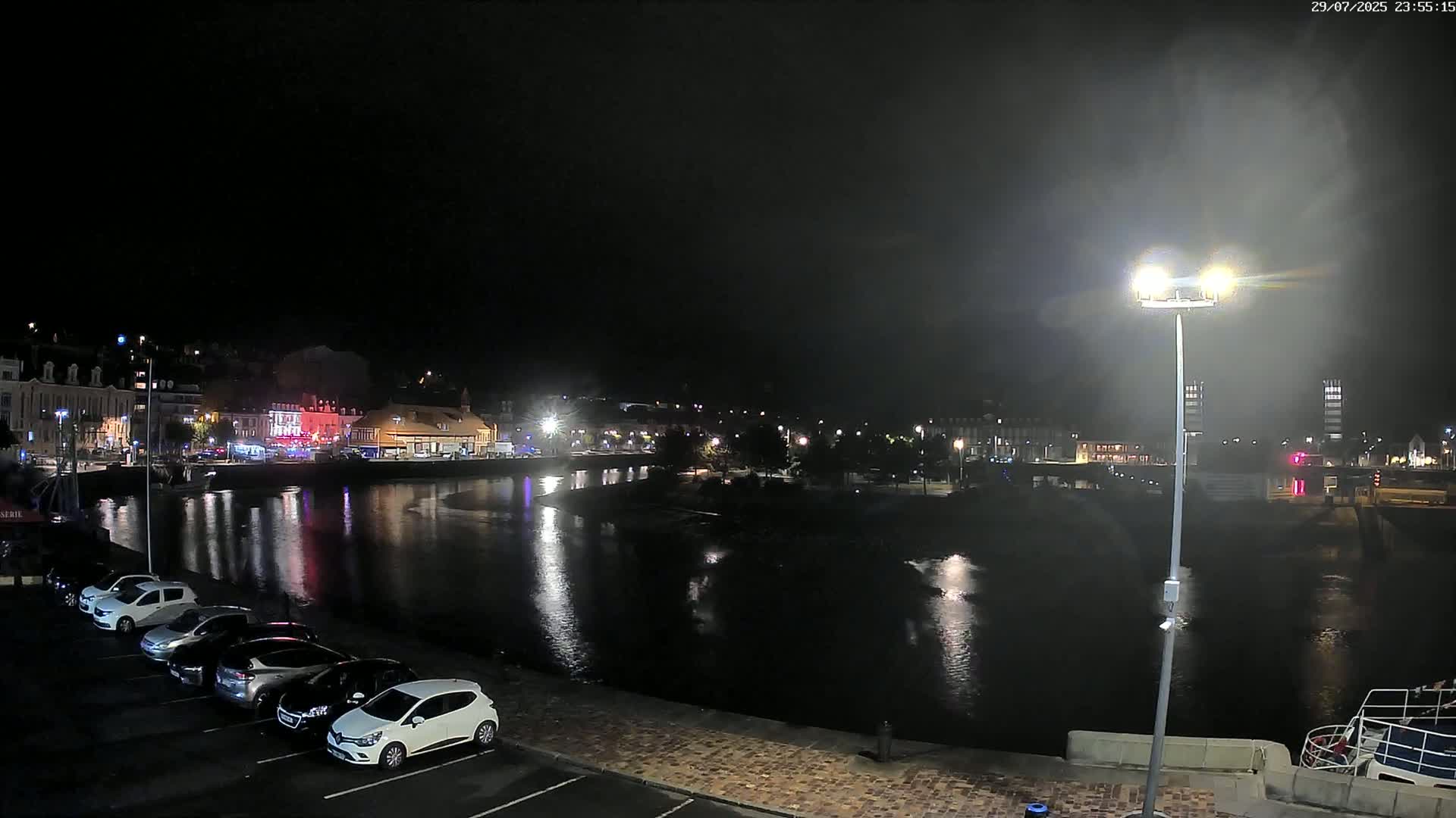 Trouville-Sur-Mer Comune Residence du Port & Coast Live Cam - Lisieux, Calvados, Normandie, France