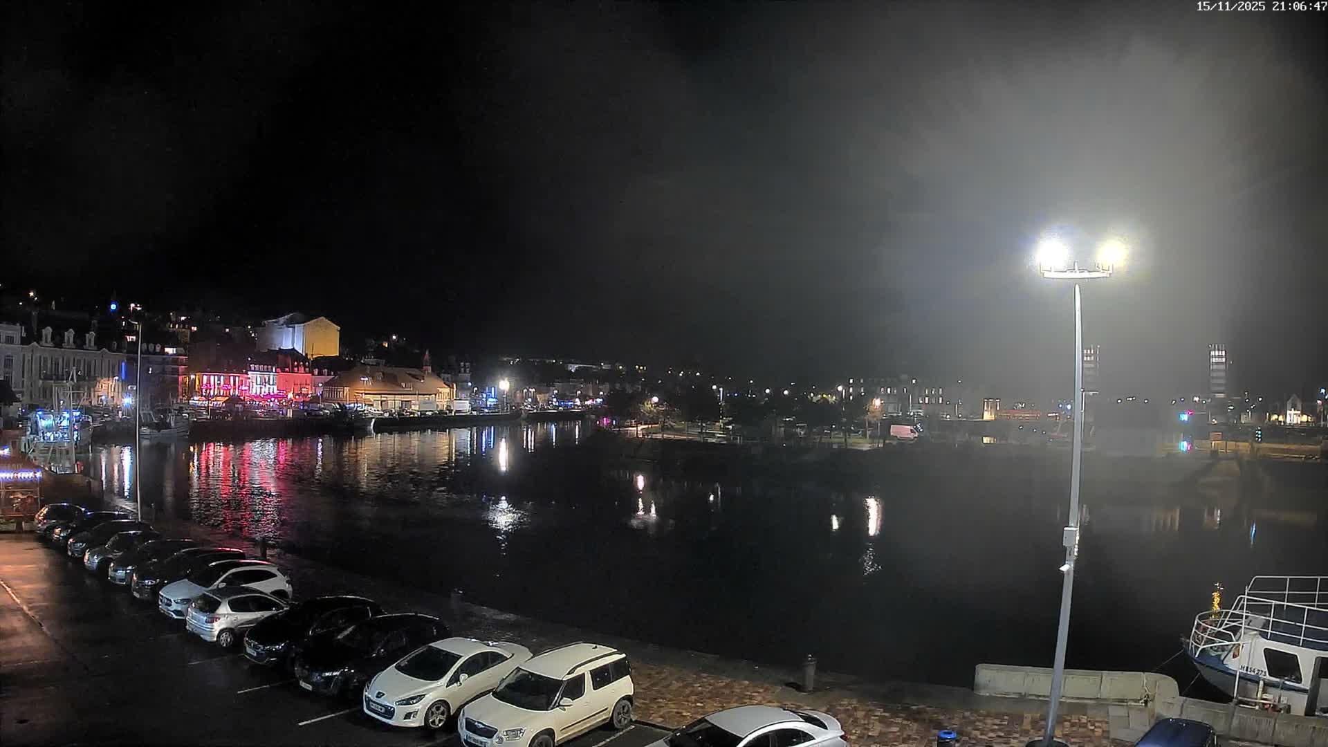 Trouville-Sur-Mer Comune Residence du Port & Coast Live Cam - Lisieux, Calvados, Normandie, France