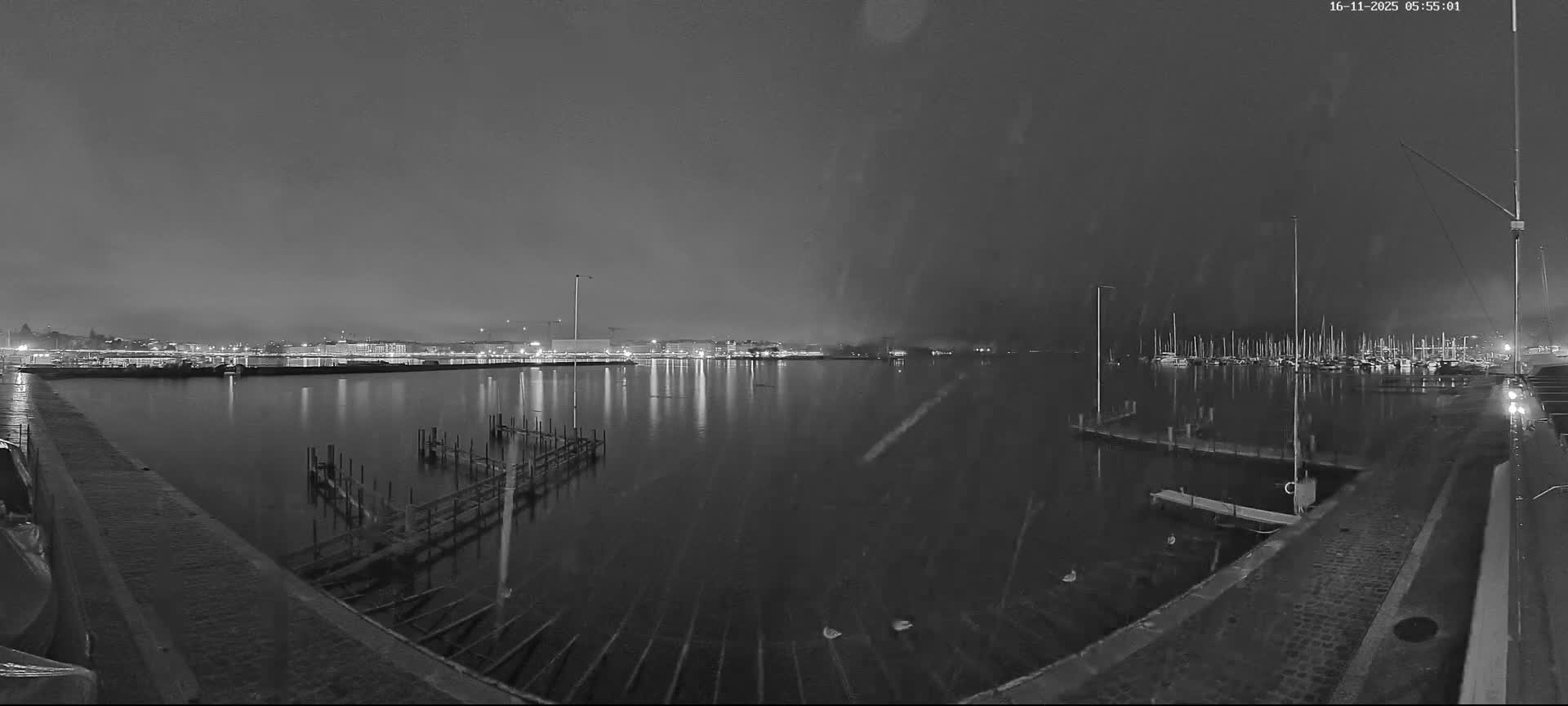 Trouville-Sur-Mer Comune Residence du Port & Coast Live Cam - Lisieux, Calvados, Normandie, France