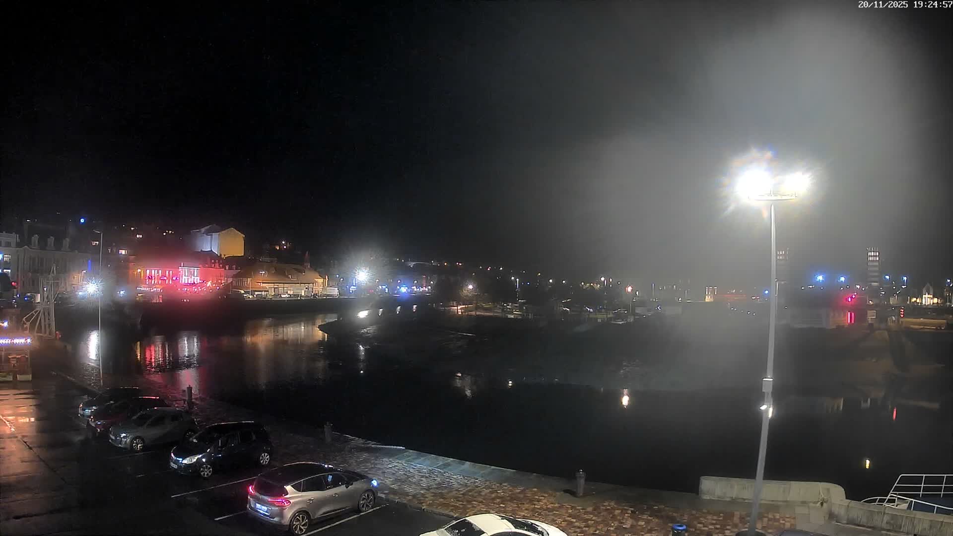 Trouville-Sur-Mer Comune Residence du Port & Coast Live Cam - Lisieux, Calvados, Normandie, France