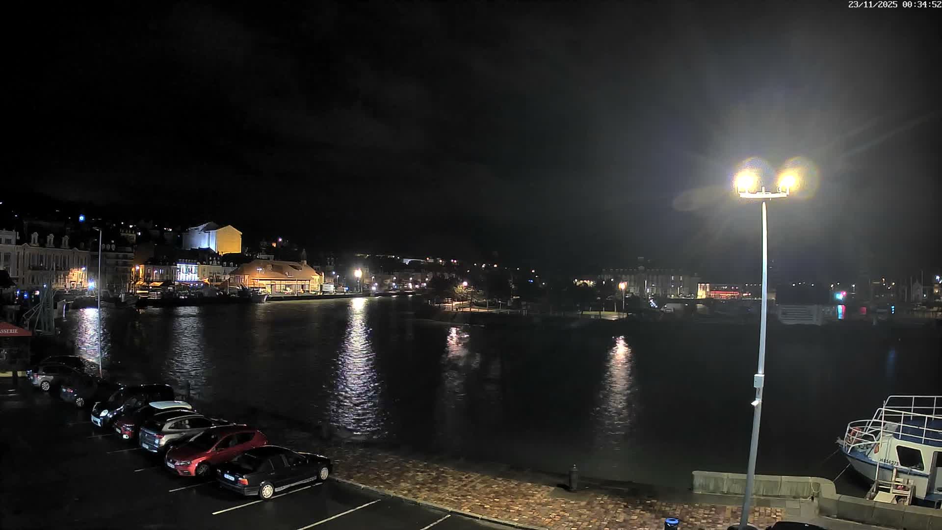 Trouville-Sur-Mer Comune Residence du Port & Coast Live Cam - Lisieux, Calvados, Normandie, France