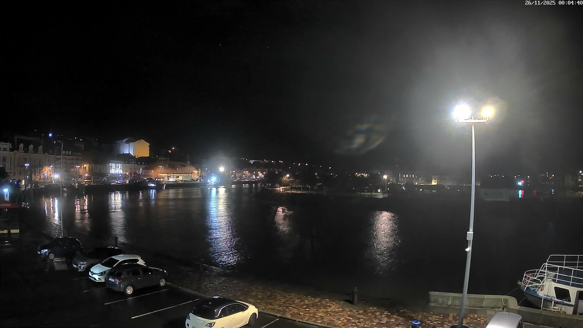 Trouville-Sur-Mer Comune Residence du Port & Coast Live Cam - Lisieux, Calvados, Normandie, France