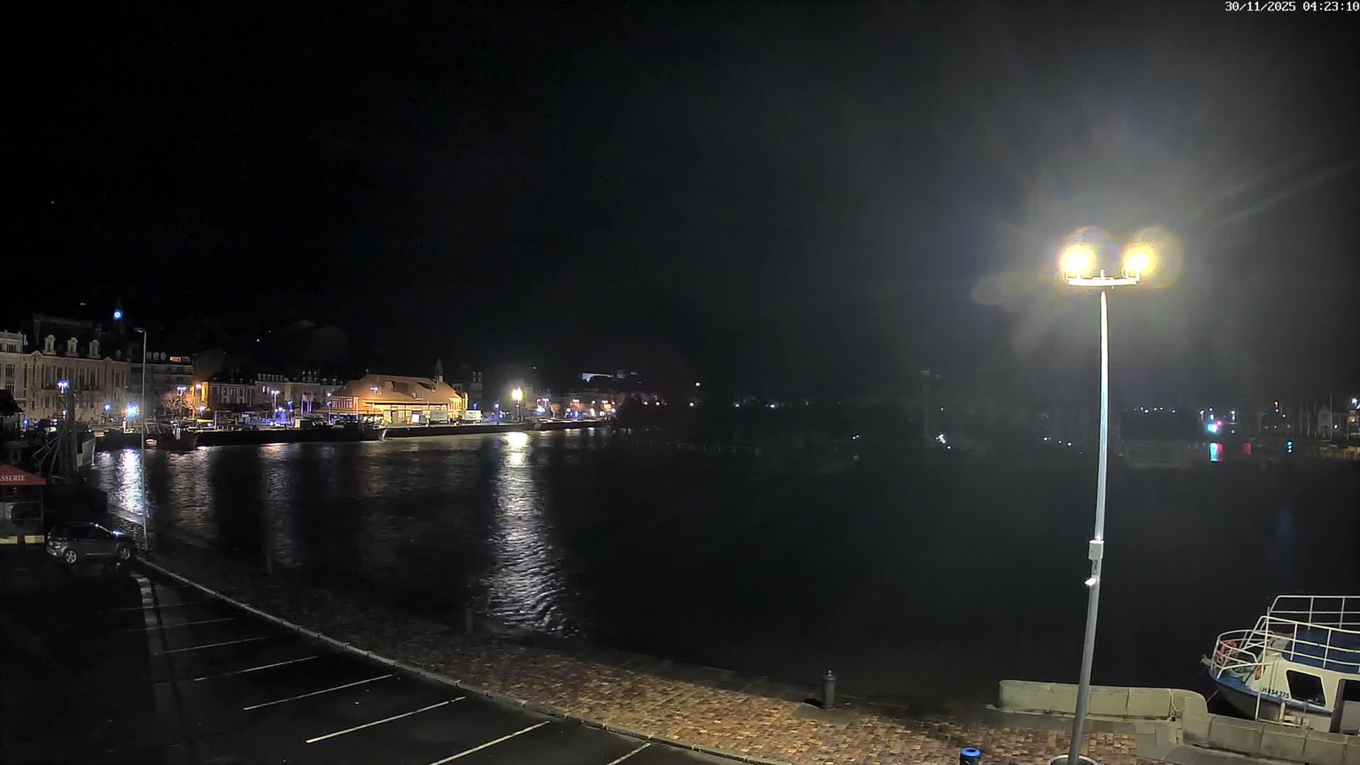 Trouville-Sur-Mer Comune Residence du Port & Coast Live Cam - Lisieux, Calvados, Normandie, France