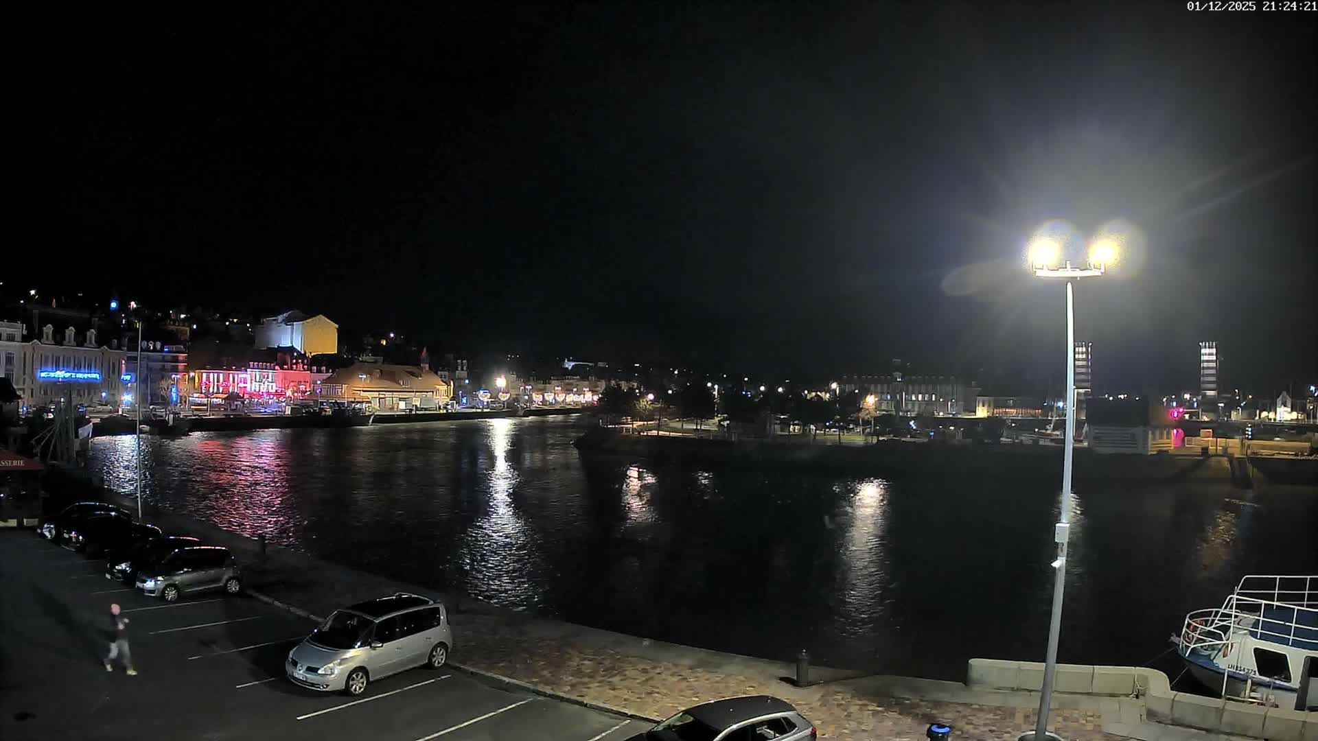 Trouville-Sur-Mer Comune Residence du Port & Coast Live Cam - Lisieux, Calvados, Normandie, France