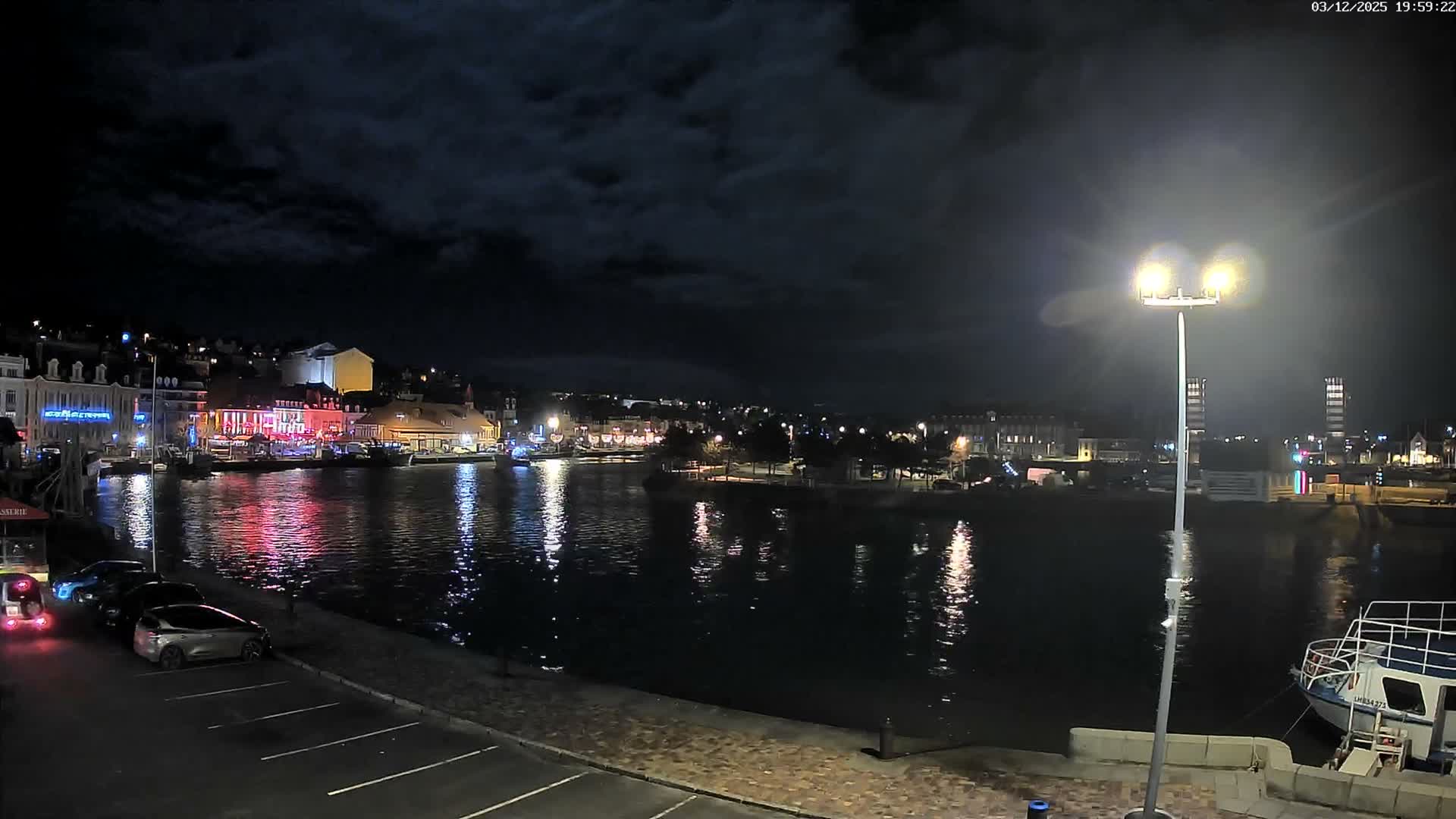 Trouville-Sur-Mer Comune Residence du Port & Coast Live Cam - Lisieux, Calvados, Normandie, France