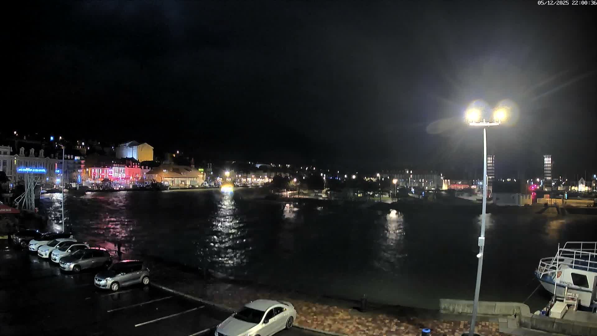 Trouville-Sur-Mer Comune Residence du Port & Coast Live Cam - Lisieux, Calvados, Normandie, France