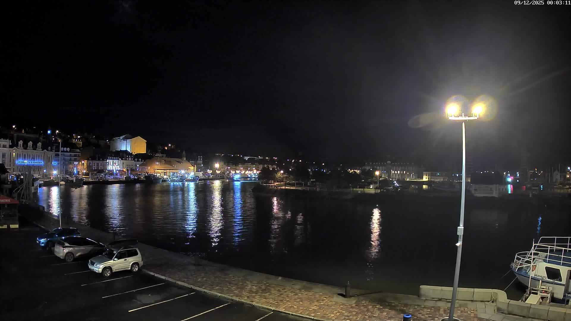 Trouville-Sur-Mer Comune Residence du Port & Coast Live Cam - Lisieux, Calvados, Normandie, France