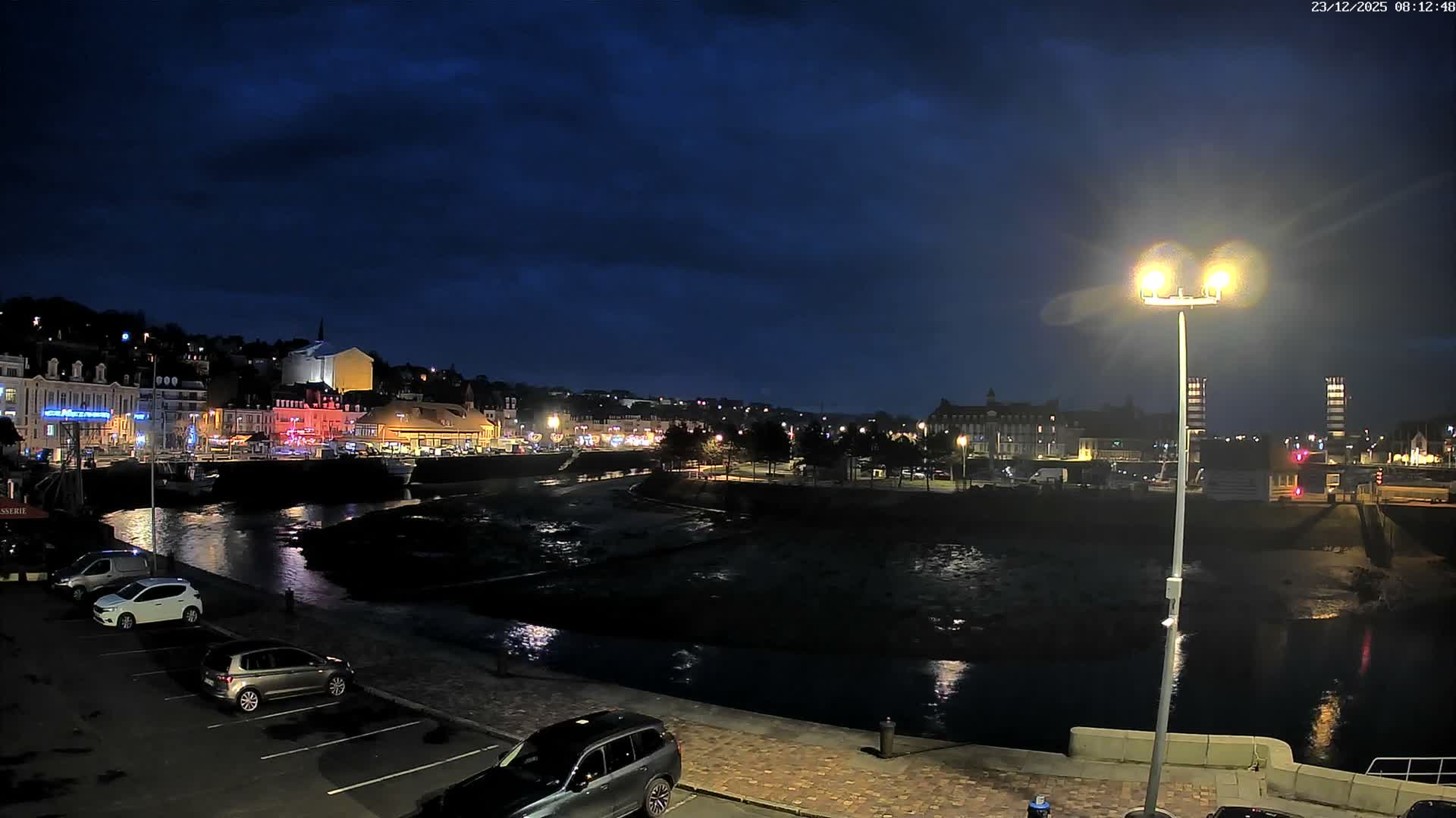 Trouville-Sur-Mer Comune Residence du Port & Coast Live Cam - Lisieux, Calvados, Normandie, France