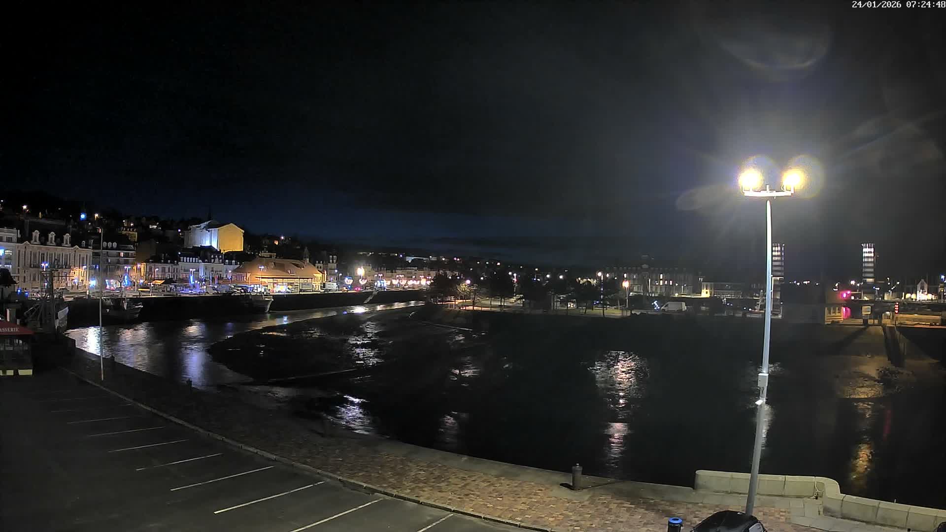 Trouville-Sur-Mer Comune Residence du Port & Coast Live Cam - Lisieux, Calvados, Normandie, France