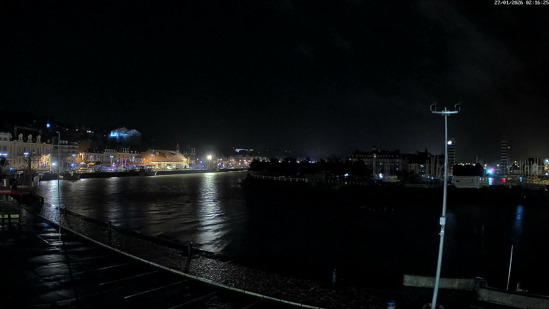 Trouville-Sur-Mer Comune Residence du Port & Coast Live Cam - Lisieux, Calvados, Normandie, France