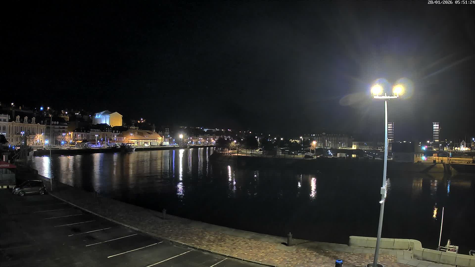 Trouville-Sur-Mer Comune Residence du Port & Coast Live Cam - Lisieux, Calvados, Normandie, France