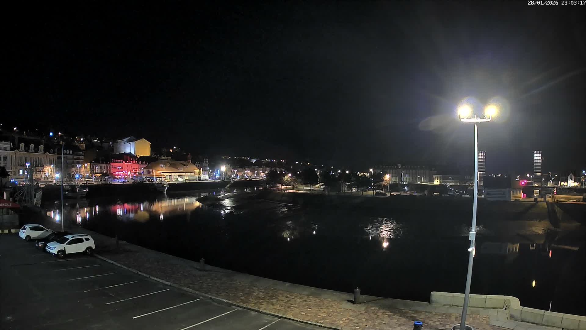 Trouville-Sur-Mer Comune Residence du Port & Coast Live Cam - Lisieux, Calvados, Normandie, France